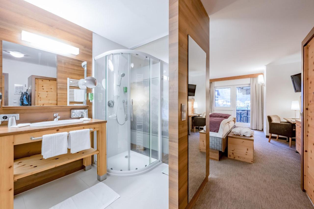 Hotel Andy 4 Sterne Superior Йерценс Екстериор снимка