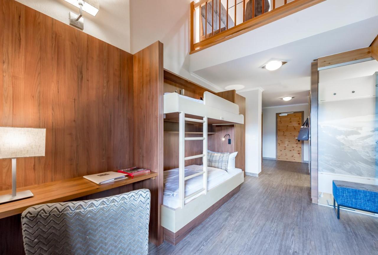 Hotel Andy 4 Sterne Superior Йерценс Екстериор снимка
