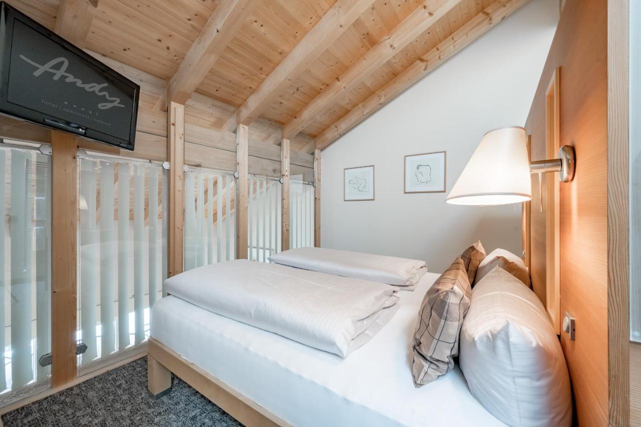 Hotel Andy 4 Sterne Superior Йерценс Екстериор снимка