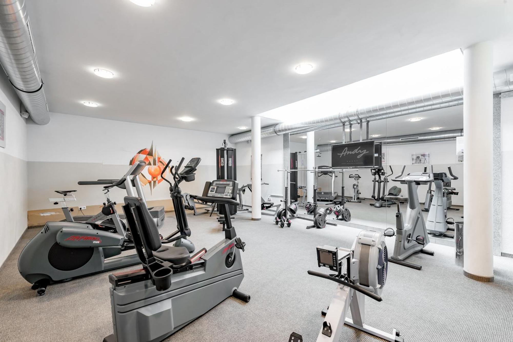 Hotel Andy 4 Sterne Superior Йерценс Екстериор снимка