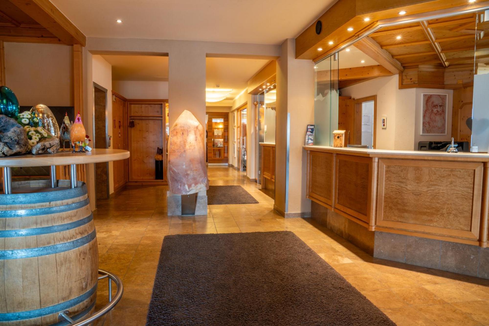 Hotel Andy 4 Sterne Superior Йерценс Екстериор снимка