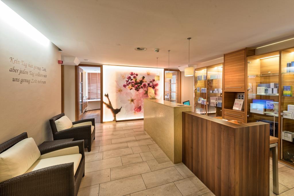 Hotel Andy 4 Sterne Superior Йерценс Екстериор снимка