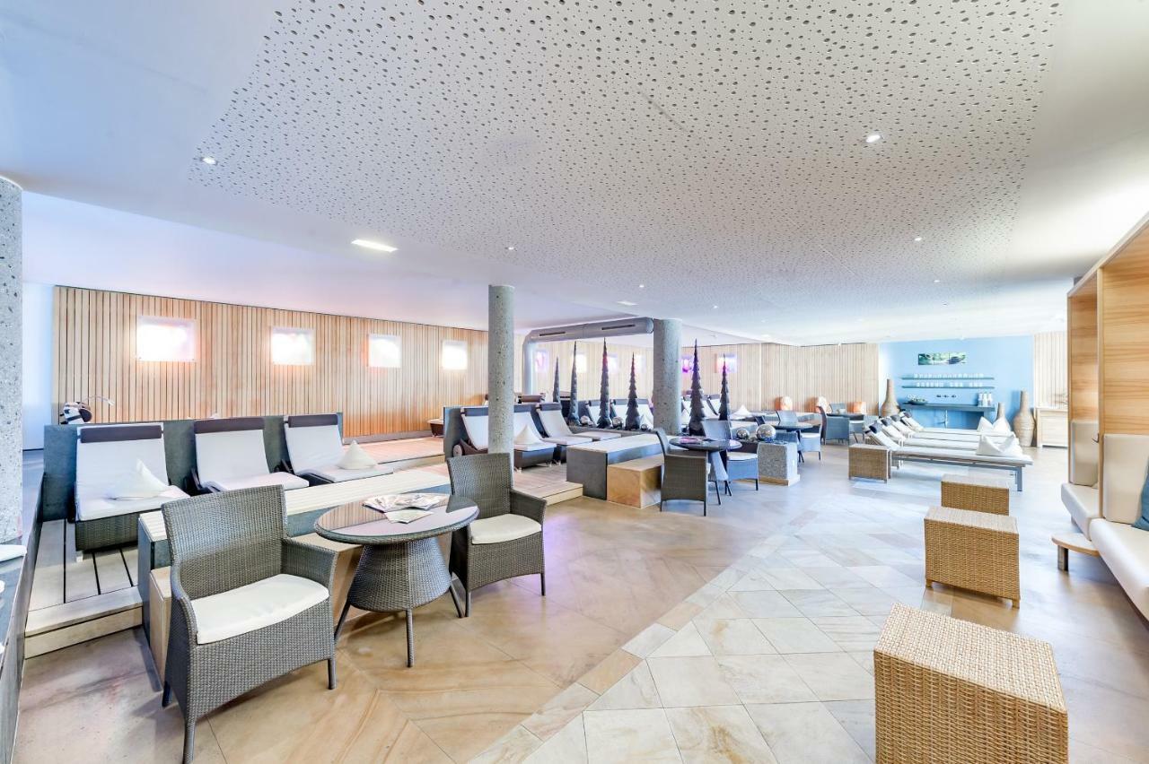 Hotel Andy 4 Sterne Superior Йерценс Екстериор снимка