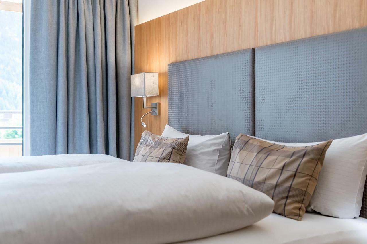 Hotel Andy 4 Sterne Superior Йерценс Екстериор снимка