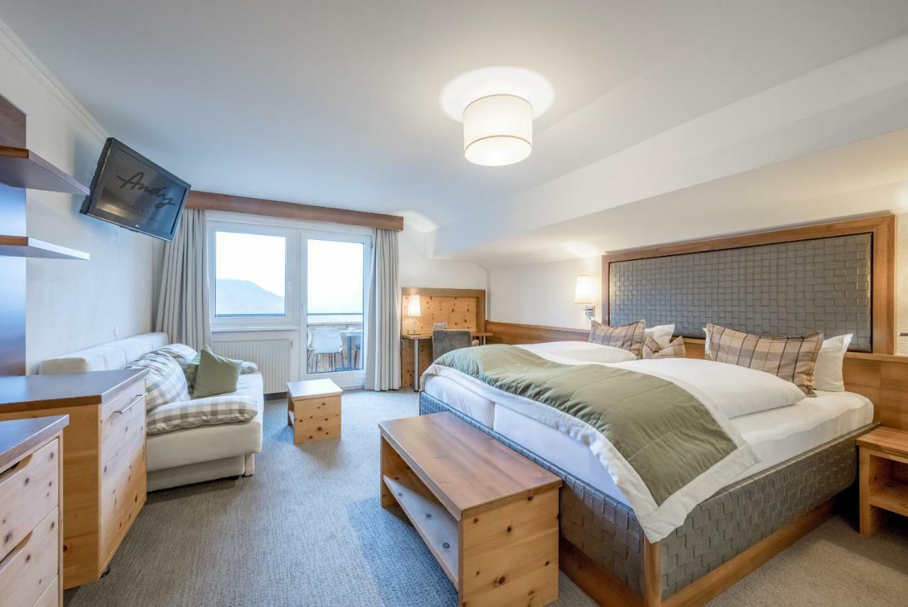 Hotel Andy 4 Sterne Superior Йерценс Екстериор снимка
